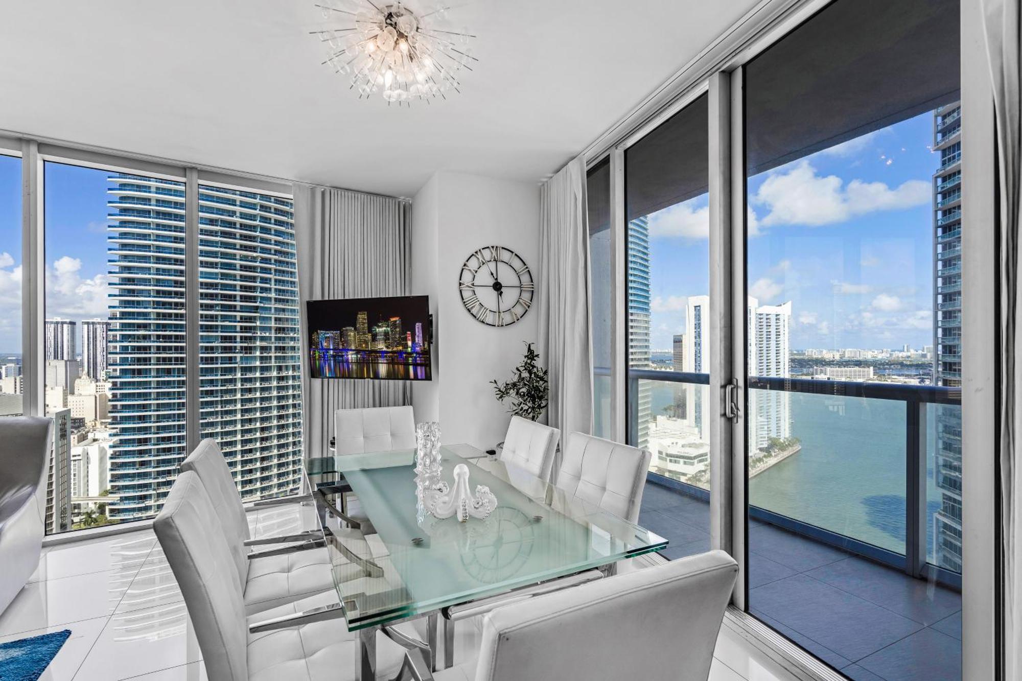 Luxurious Condo At Icon With Views Miami Esterno foto