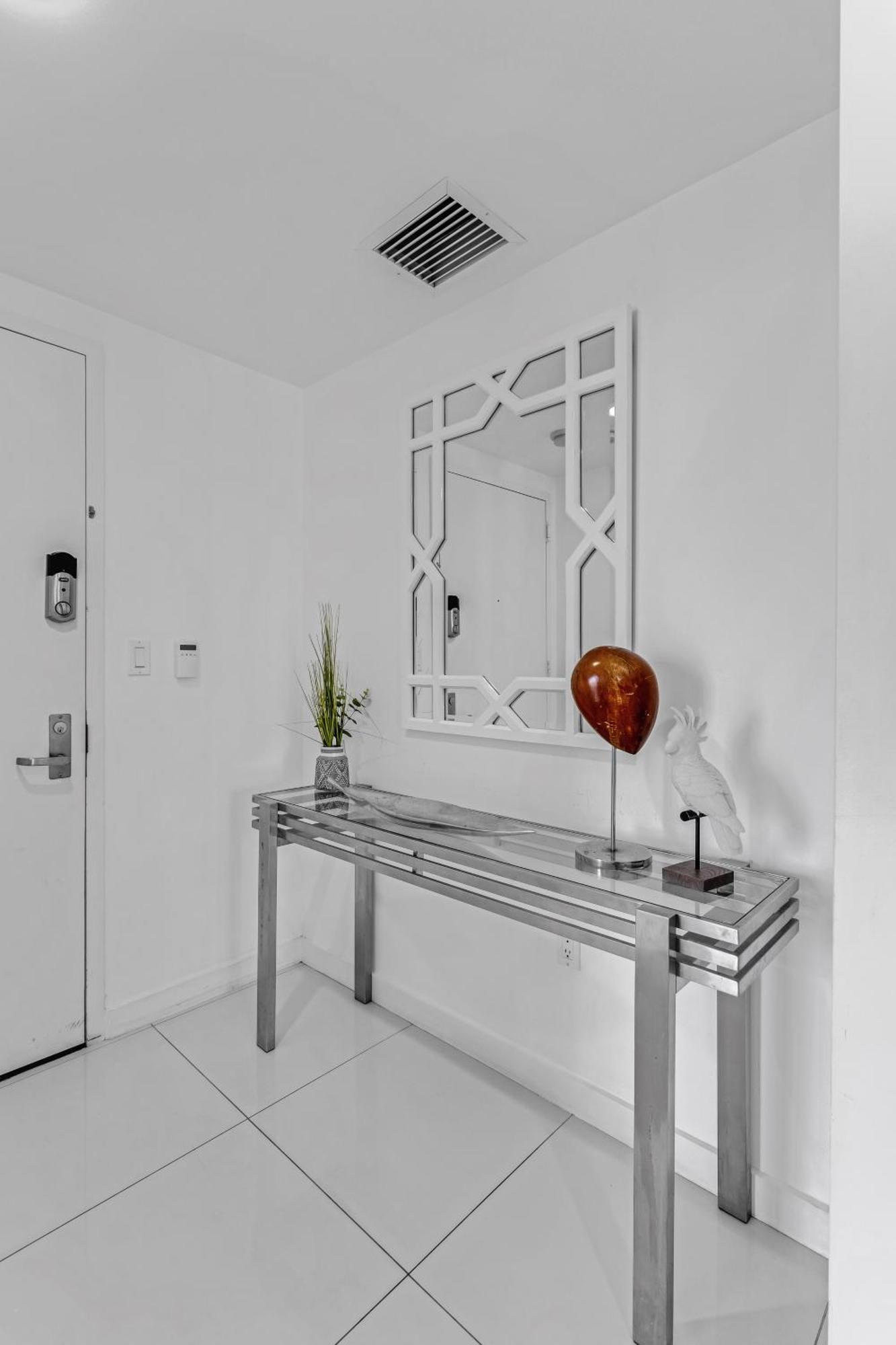 Luxurious Condo At Icon With Views Miami Esterno foto