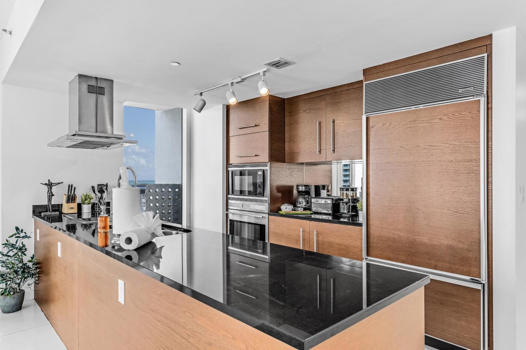 Luxurious Condo At Icon With Views Miami Esterno foto