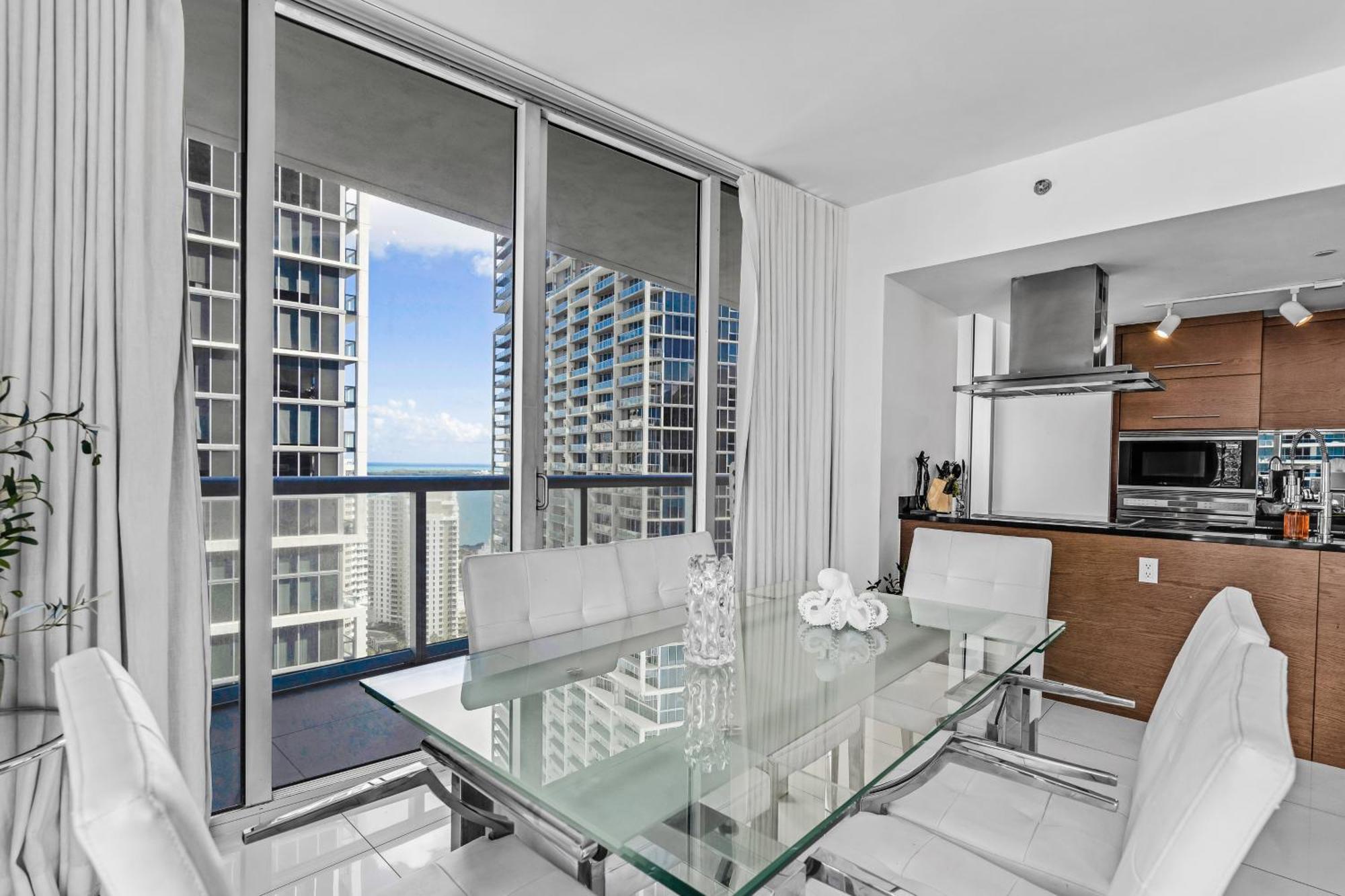Luxurious Condo At Icon With Views Miami Esterno foto