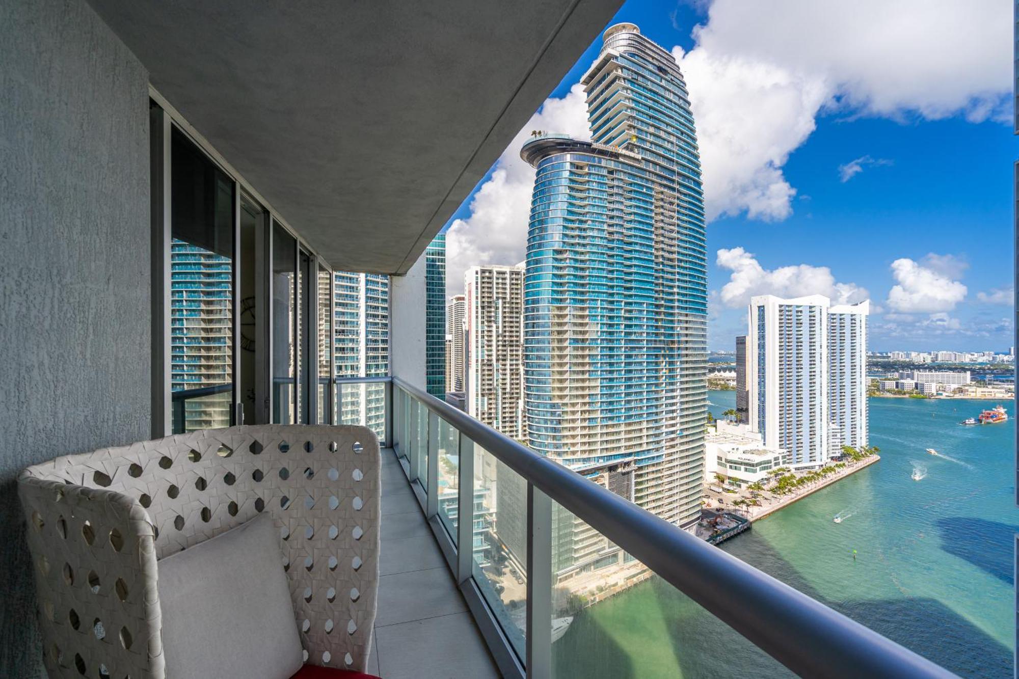 Luxurious Condo At Icon With Views Miami Esterno foto