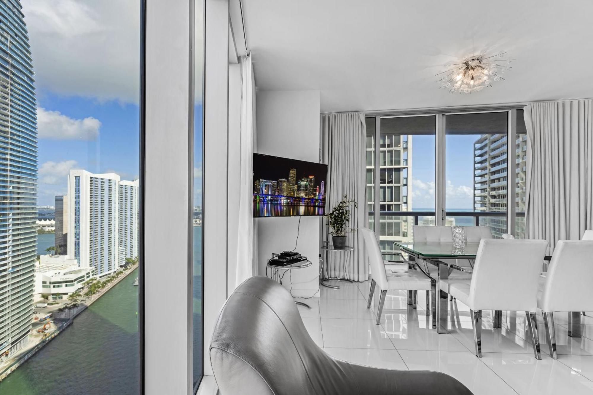 Luxurious Condo At Icon With Views Miami Esterno foto