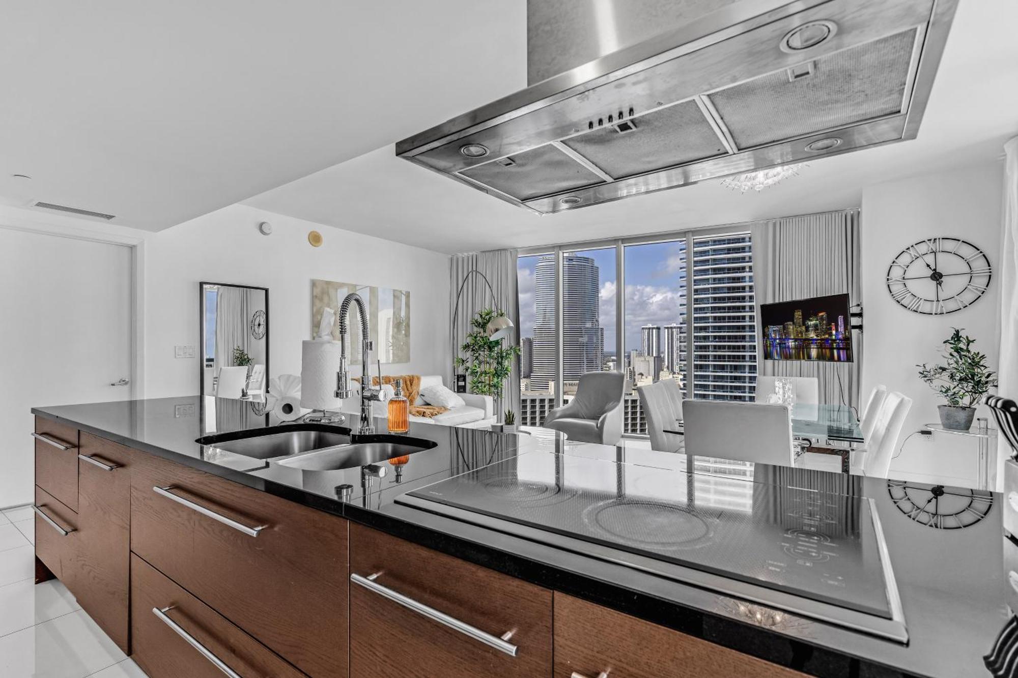 Luxurious Condo At Icon With Views Miami Esterno foto