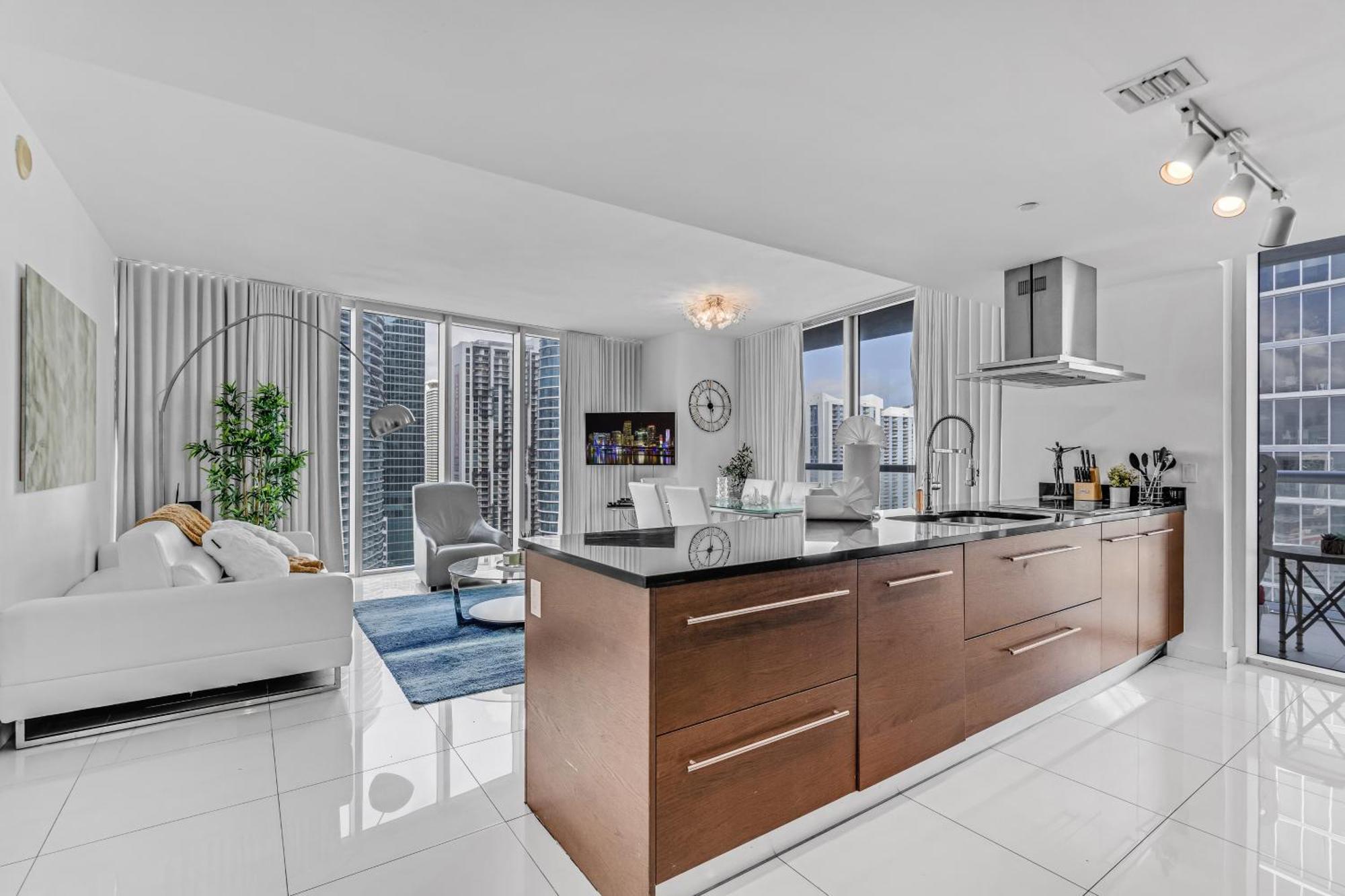Luxurious Condo At Icon With Views Miami Esterno foto