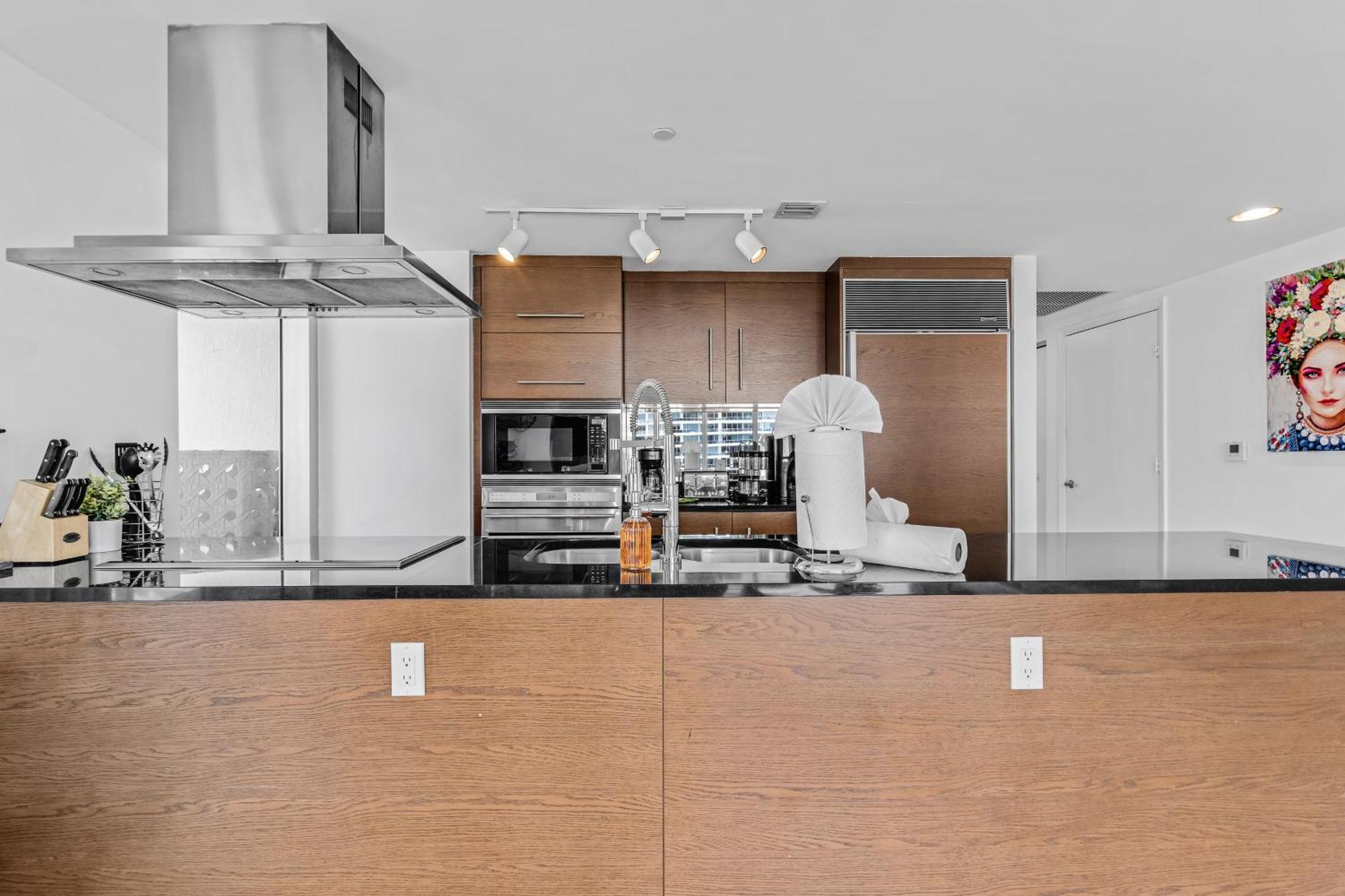 Luxurious Condo At Icon With Views Miami Esterno foto