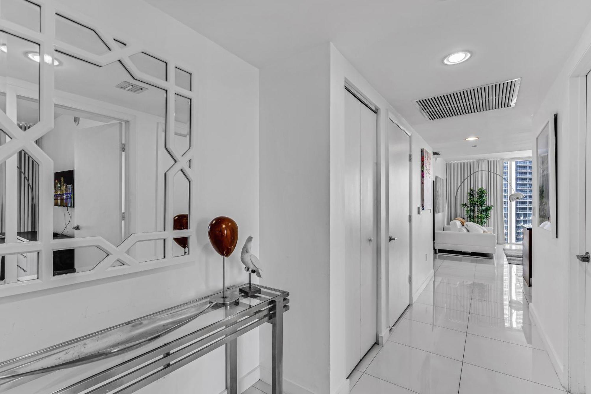 Luxurious Condo At Icon With Views Miami Esterno foto