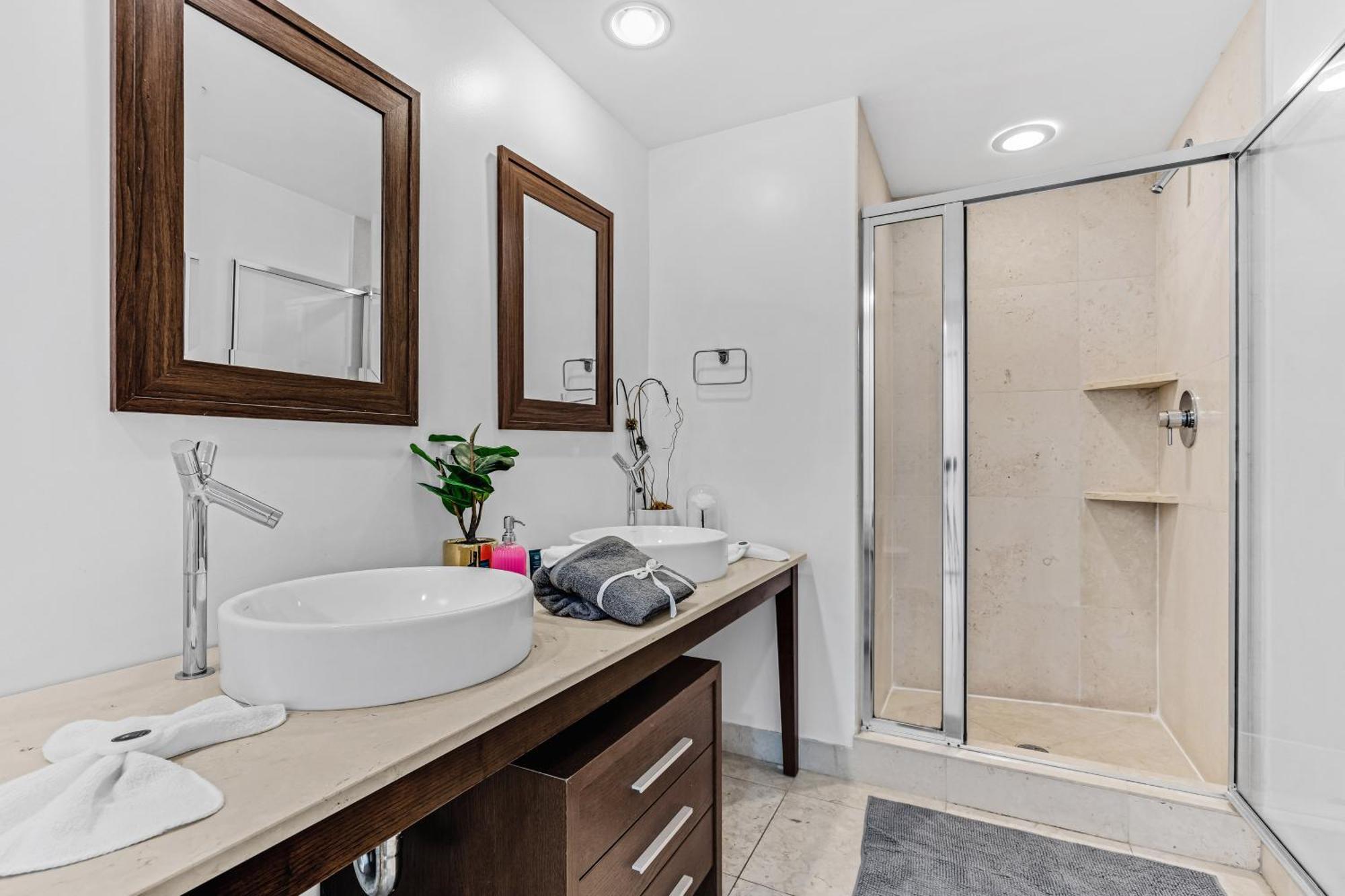 Luxurious Condo At Icon With Views Miami Esterno foto