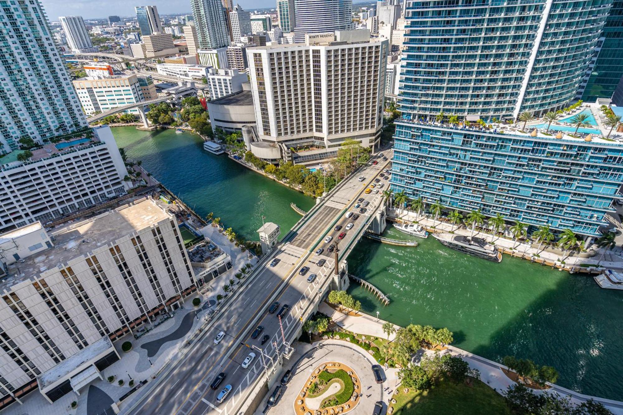 Luxurious Condo At Icon With Views Miami Esterno foto